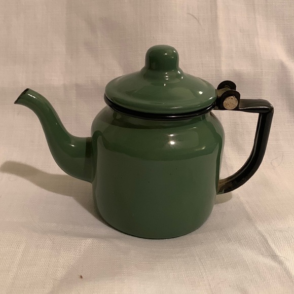 Accents Vintage Green Enamelware 1 Cup Teapot Approximately 4 12 Tall